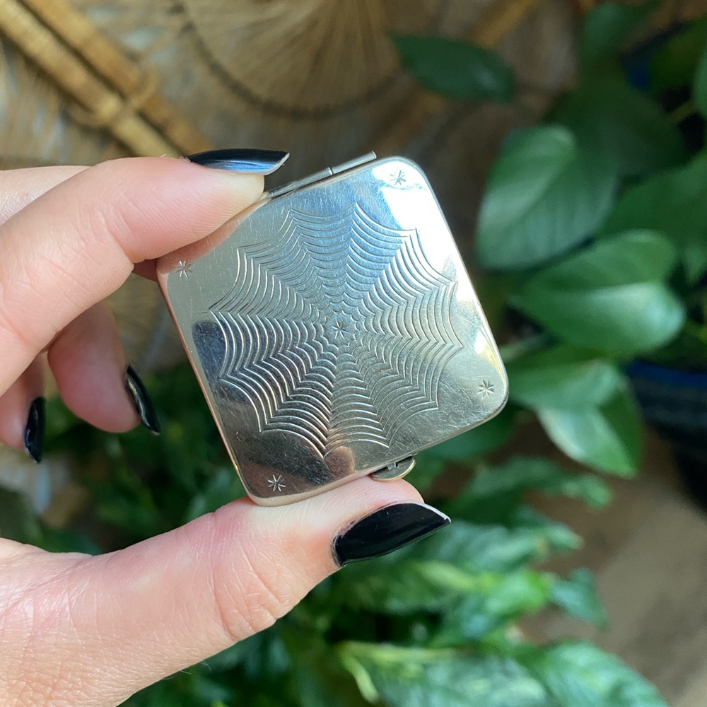 Antique Art Deco Compact with Spider Web design